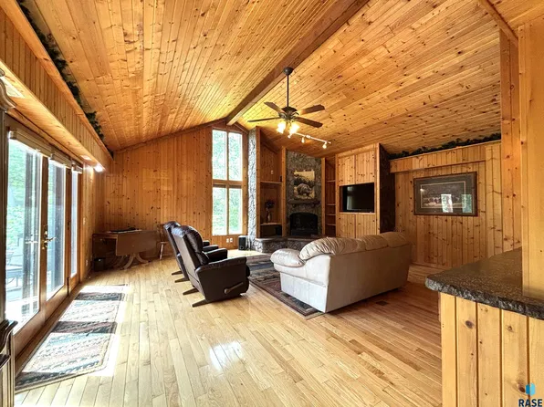 316 E 5th St, Miller, SD 57362