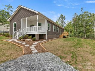 15 Eagle Dr, Hendersonville, NC 28792