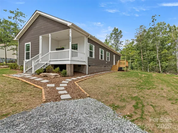 15 Eagle Dr, Hendersonville, NC 28792