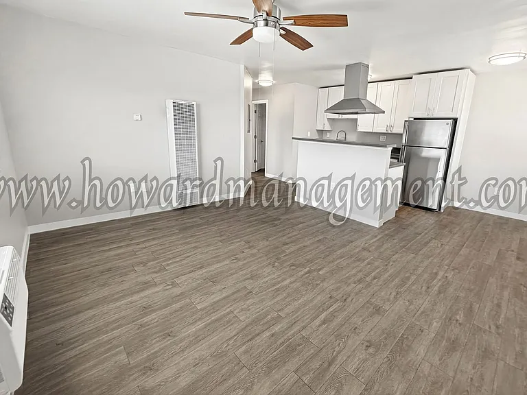 11415 Venice — Photo 3