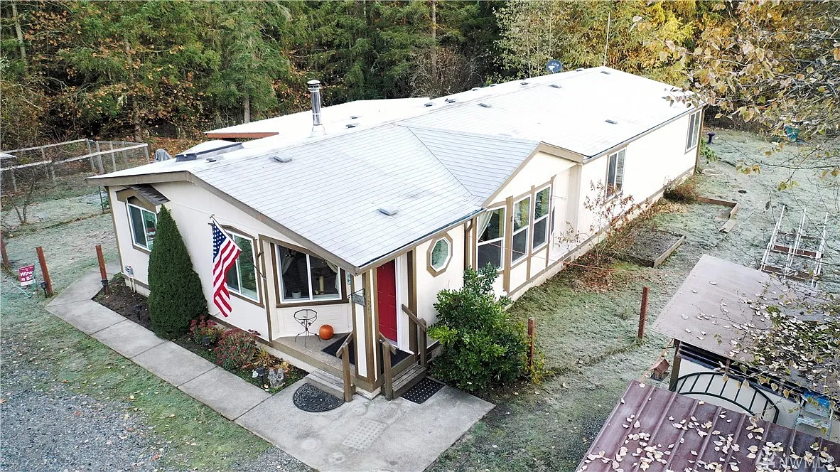14805 Rainier View Dr SE photo 1