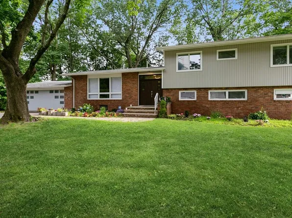 2 Monument Pl, Cresskill, NJ 07626