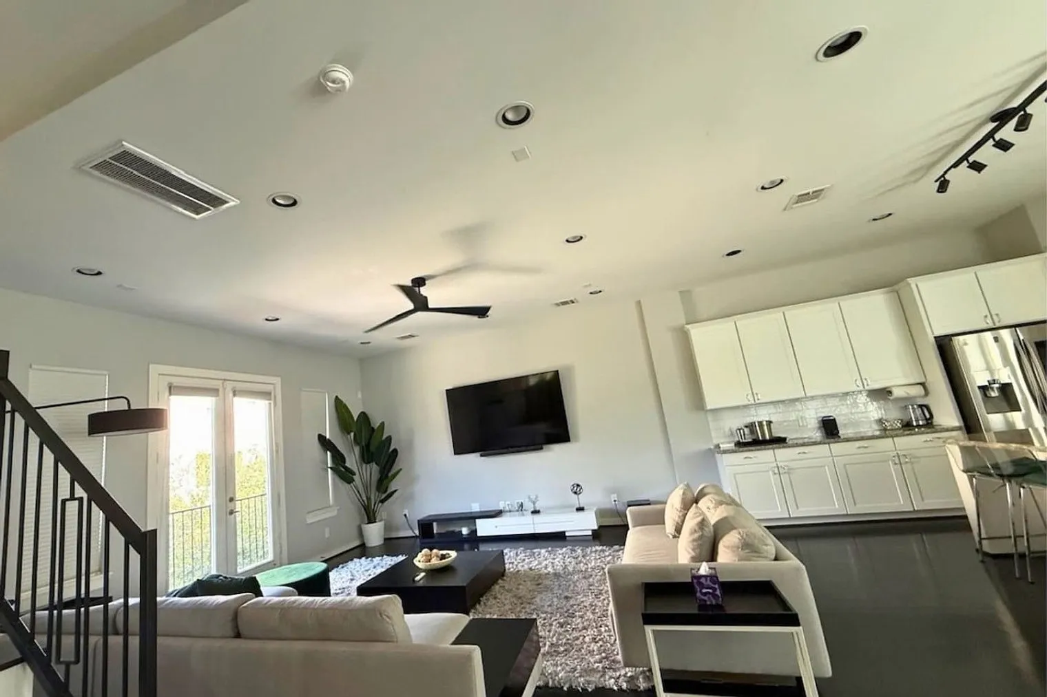 3 bed, 3.0 bath, 2314 sqft, $4,219 — Photo 2