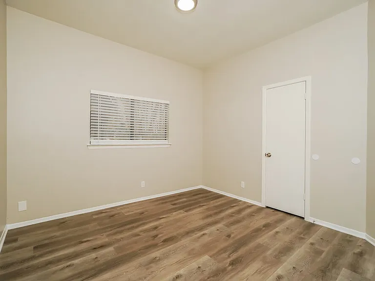 3438 Maitland — Photo 16