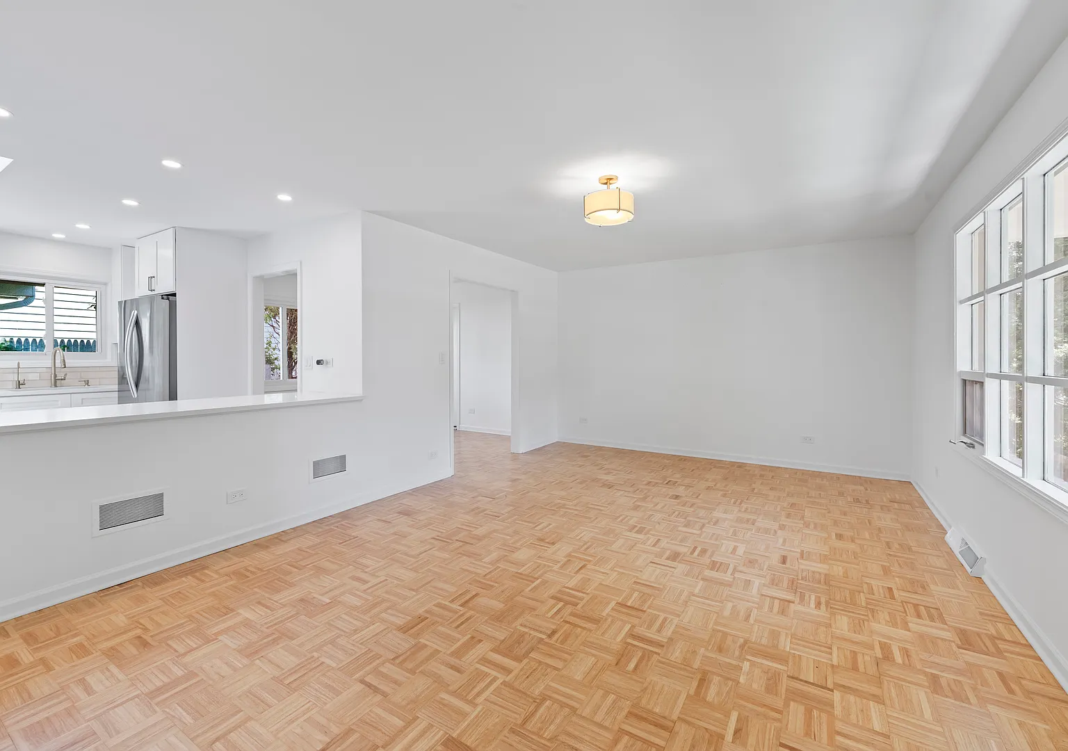 3 bed, 2.5 bath, 1396 sqft, $4,700 — Photo 4