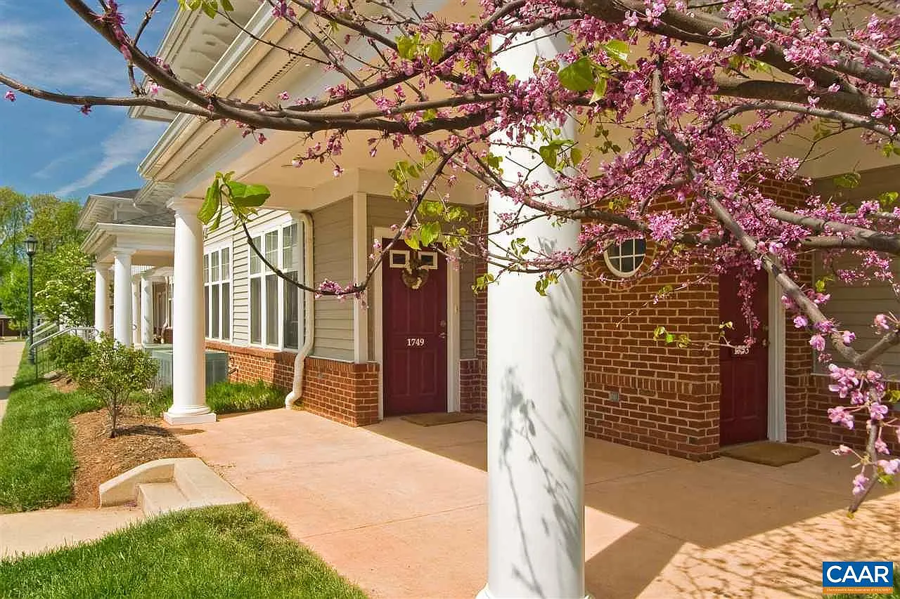 2 bed, 2.0 bath, 1381 sqft, $2,025 — Photo 3