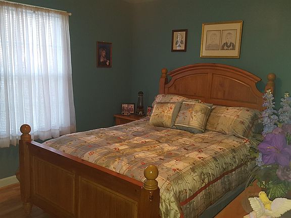 3rd image of 136 Melton Ln