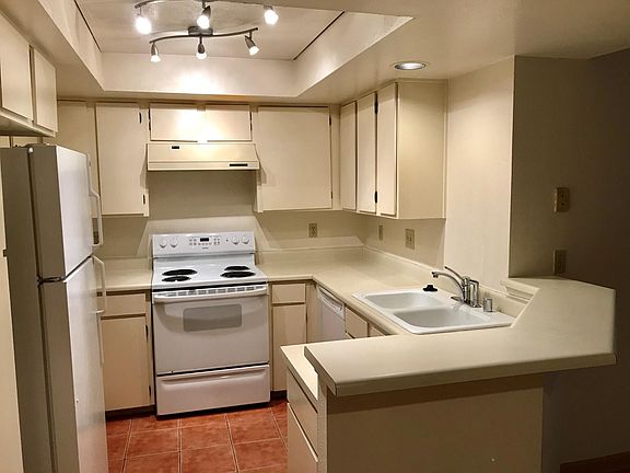 5th image of 1280 Bellevue Way NE APT 1