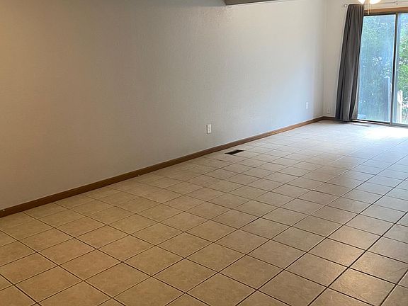 5th image of 113 NE Timbercreek Dr