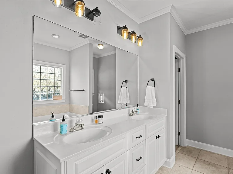 726 Bonnie Oaks Ln — Photo 14