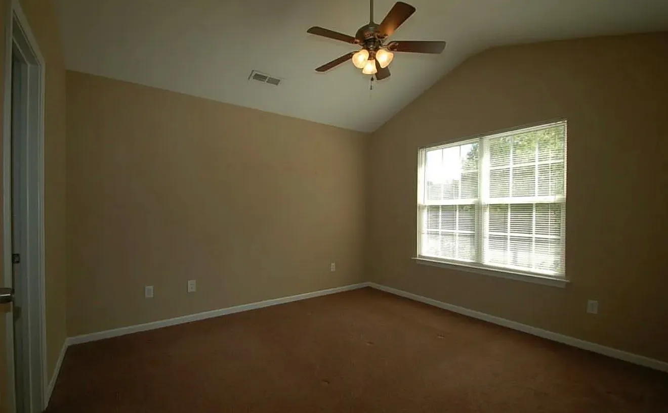3 bed, 1055 sqft, $1,895 — Photo 2
