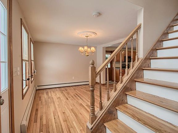 3rd image of 78 Brittany Ln