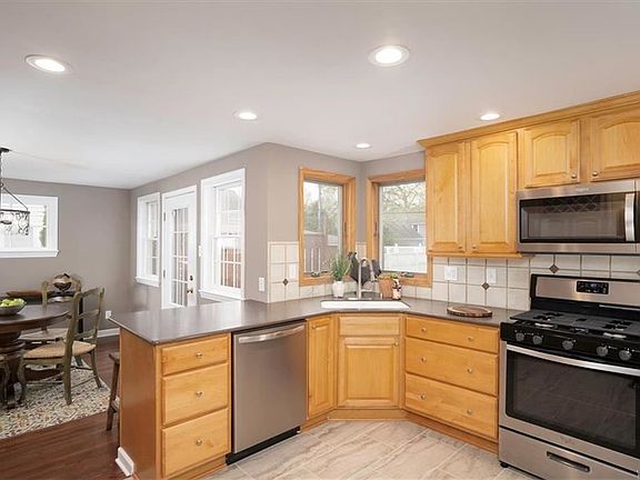 3rd image of 169 Walton Dr