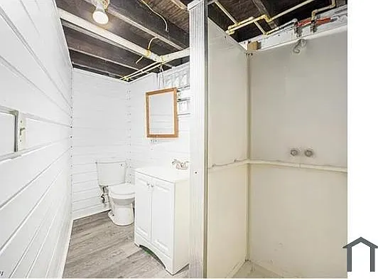 4 bed, 2424 sqft, $2,100 — Photo 4