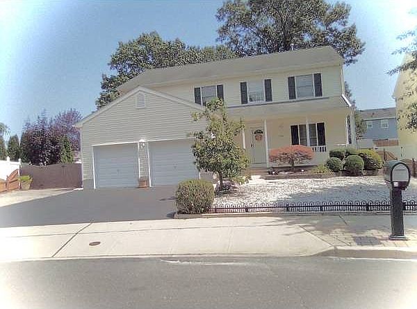 1st image of 216 Emerson Ct