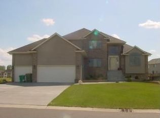 6493 Pheasant Hills Dr, Lino Lakes, MN 55038