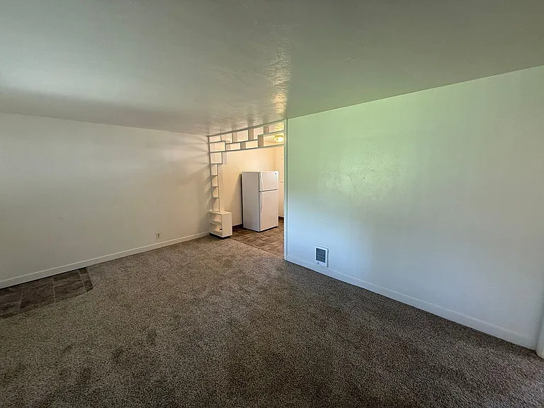 912 Fir St S — Photo 5