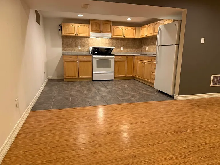753 Elgin St #B — Photo 9