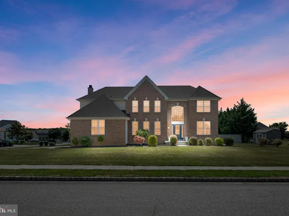 2 Queensberry Ln, Woodstown, NJ 08098