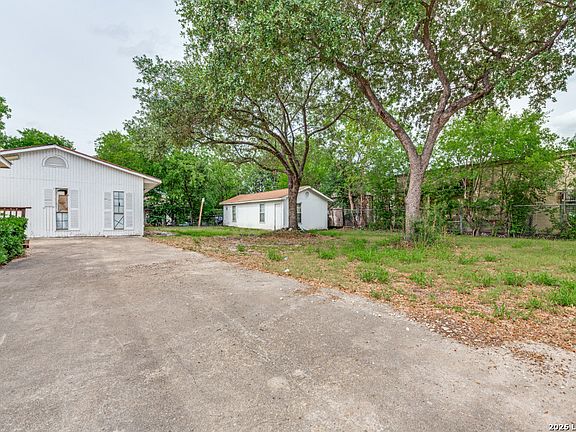 3rd image of 3311 W Commerce