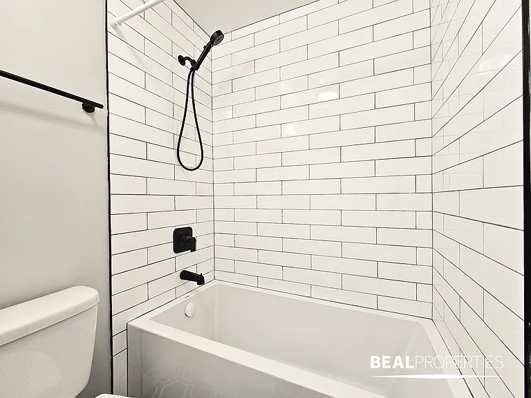 528 W Oakdale — Photo 24