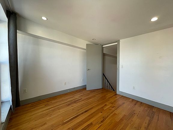5th image of 247 Troutman St #3F