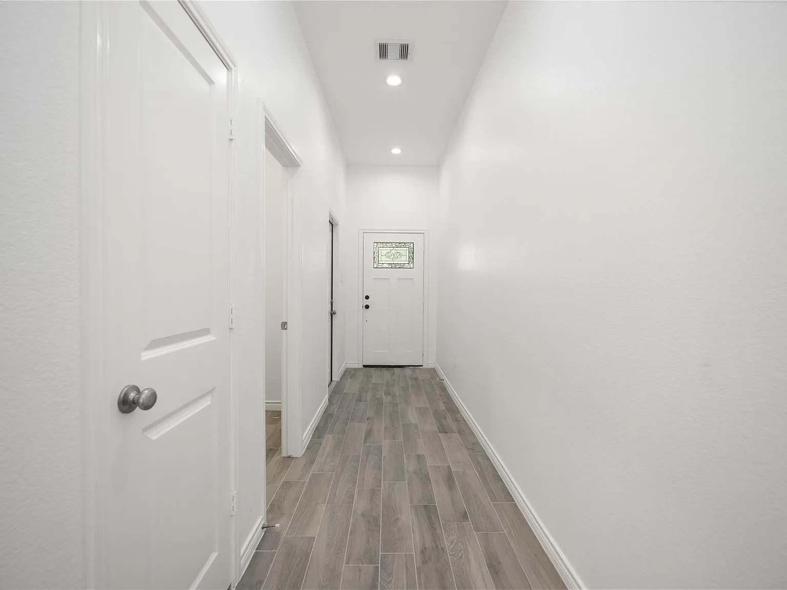 3 bed, 2.5 bath, 1840 sqft, $1,999 — Photo 2