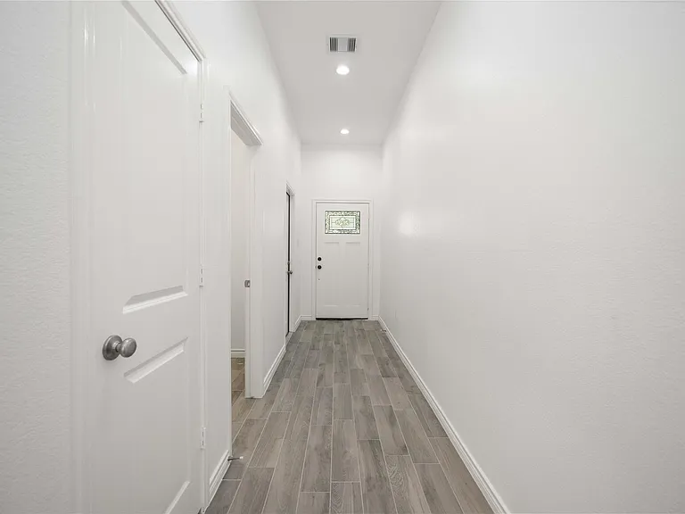 4406 Sterling St #B — Photo 2