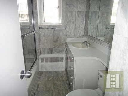 5th image of 200 E 71st St APT 21B