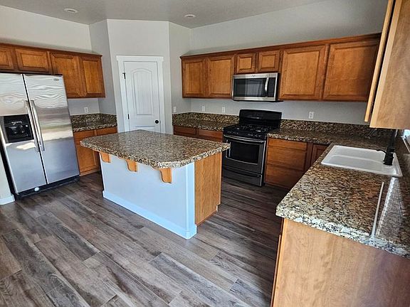 3rd image of 6214 N Silver Elm Way