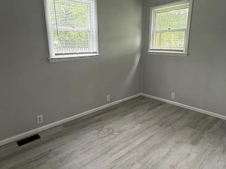 725 S Luick Ave — Photo 3