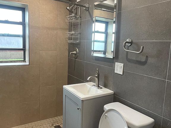 5th image of 302 E Broadway APT H