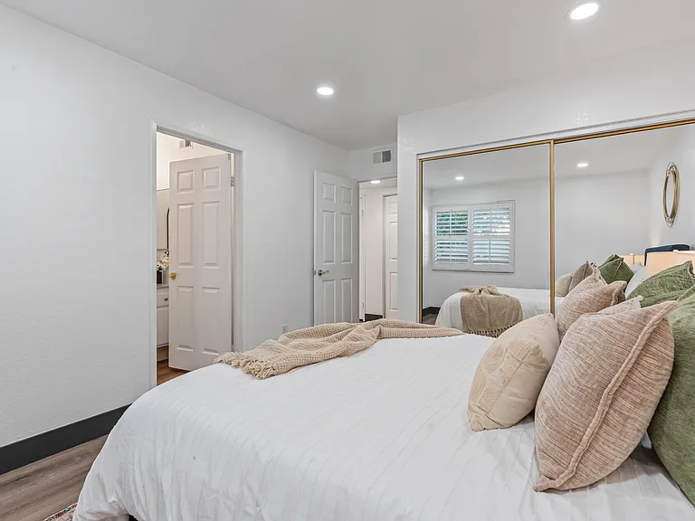 28832 Harwick Dr — Photo 19