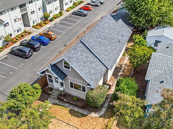 5th image of 629 S Steele Street