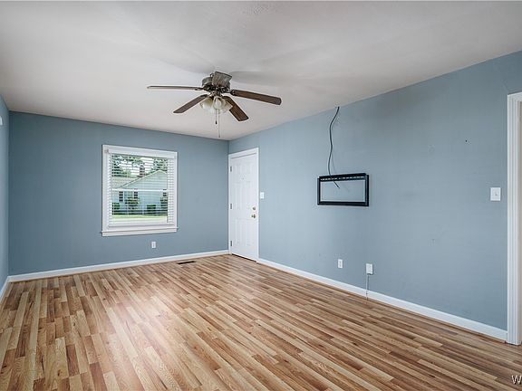 4th image of 2812 2nd Ave E
