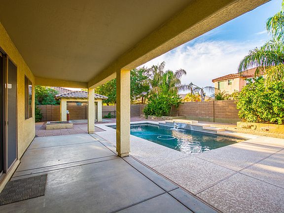 5th image of 3042 E Vallejo Dr