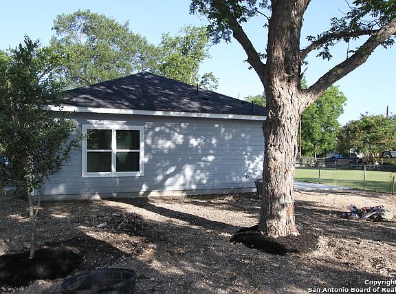 4th image of 410 S San Felipe Ave