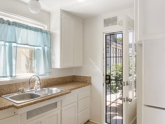 4th image of 1213 E Ocean Blvd APT 1
