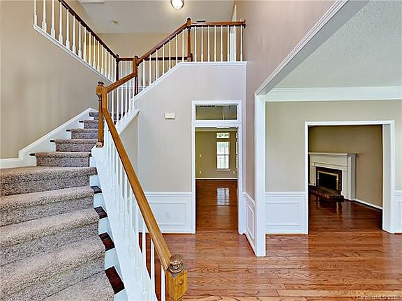 3rd image of 6823 Bickham Ln
