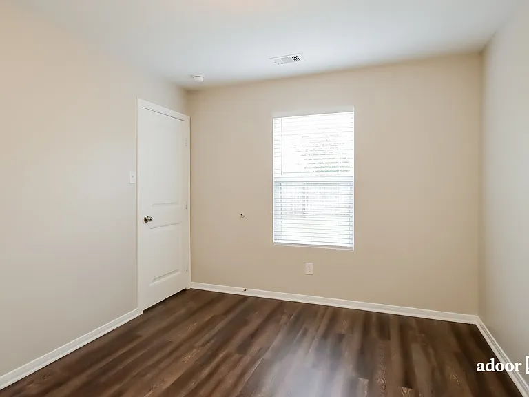 16805 Greenhouse St — Photo 11