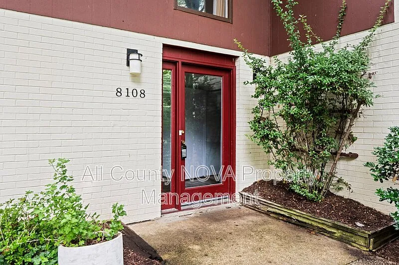 4 bed, 3.0 bath, 2600 sqft, $3,975 — Photo 3
