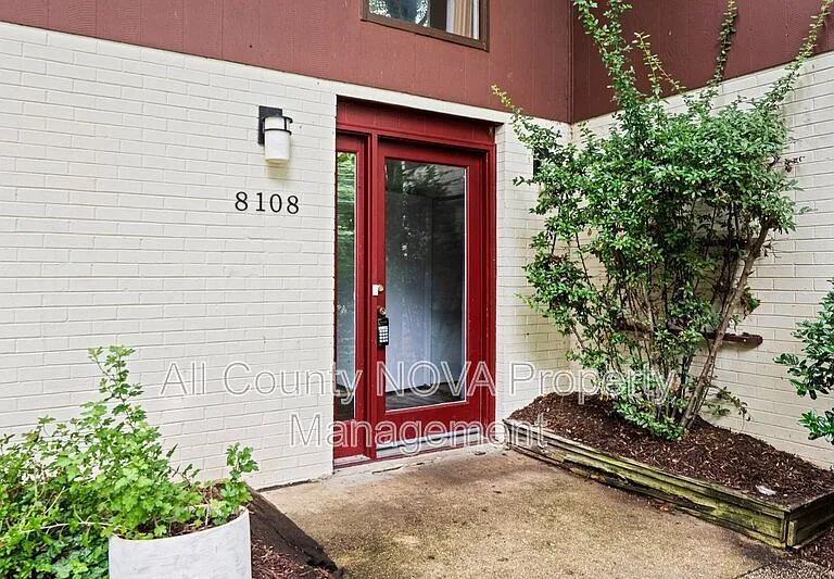 8108 Timber Valley Ct — Photo 3