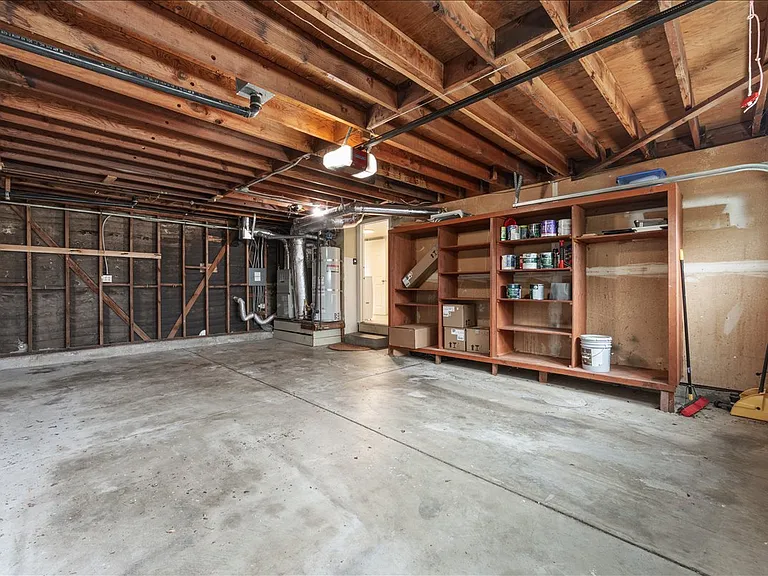 2740 Saint James Rd — Photo 46