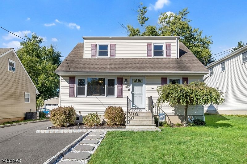1st image of 90 Linden St