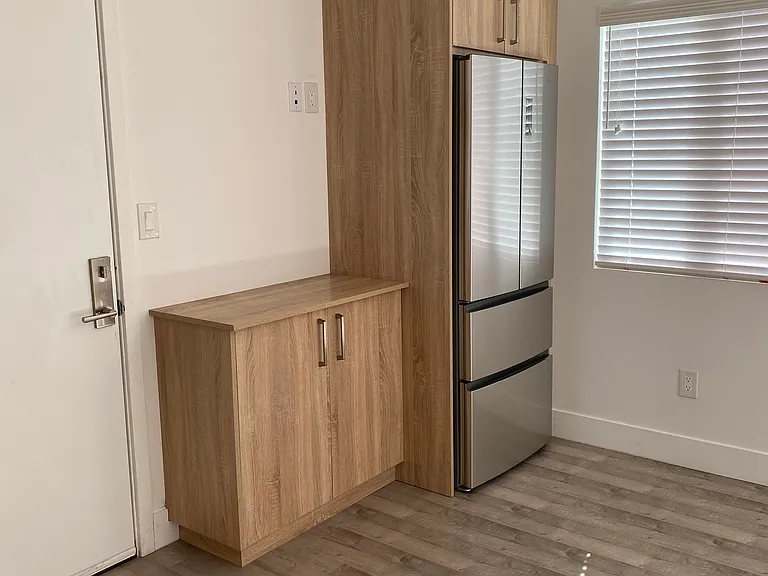 2300 Carmona Ave — Photo 21