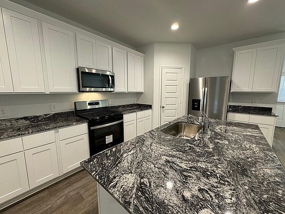 5th image of 2716 Bryan Grove Ln