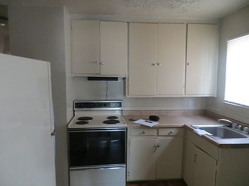 2nd image of 2911 Winthrop Ave