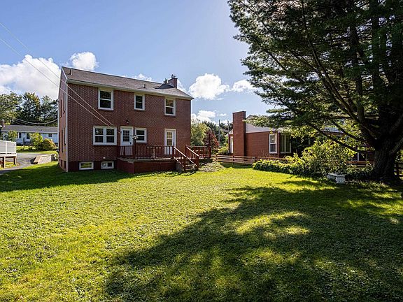 3rd image of 44 Locks Rd