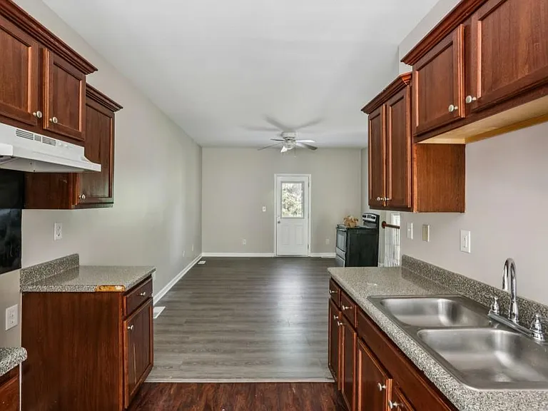 740 Prince Pl NW — Photo 17