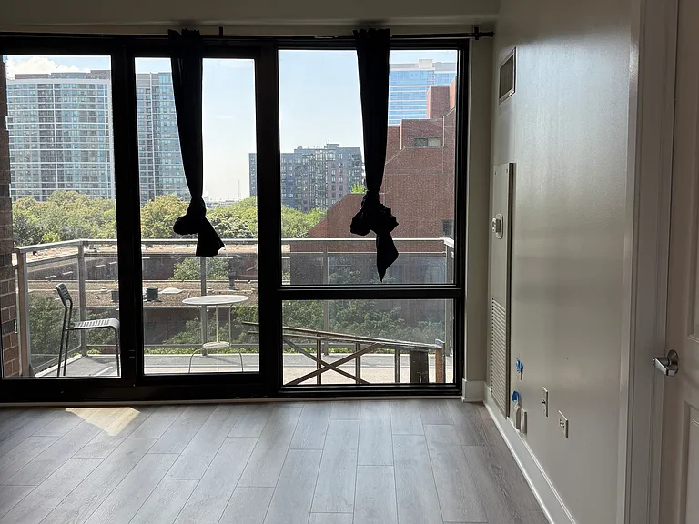 1 E 8th St #406 — Photo 4